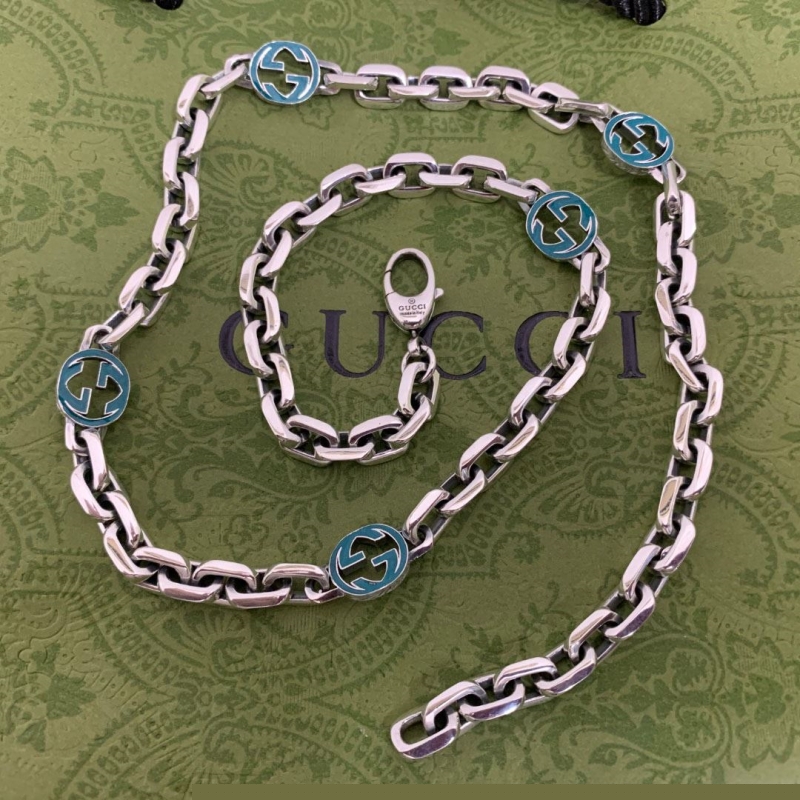 G*u*i necklaces